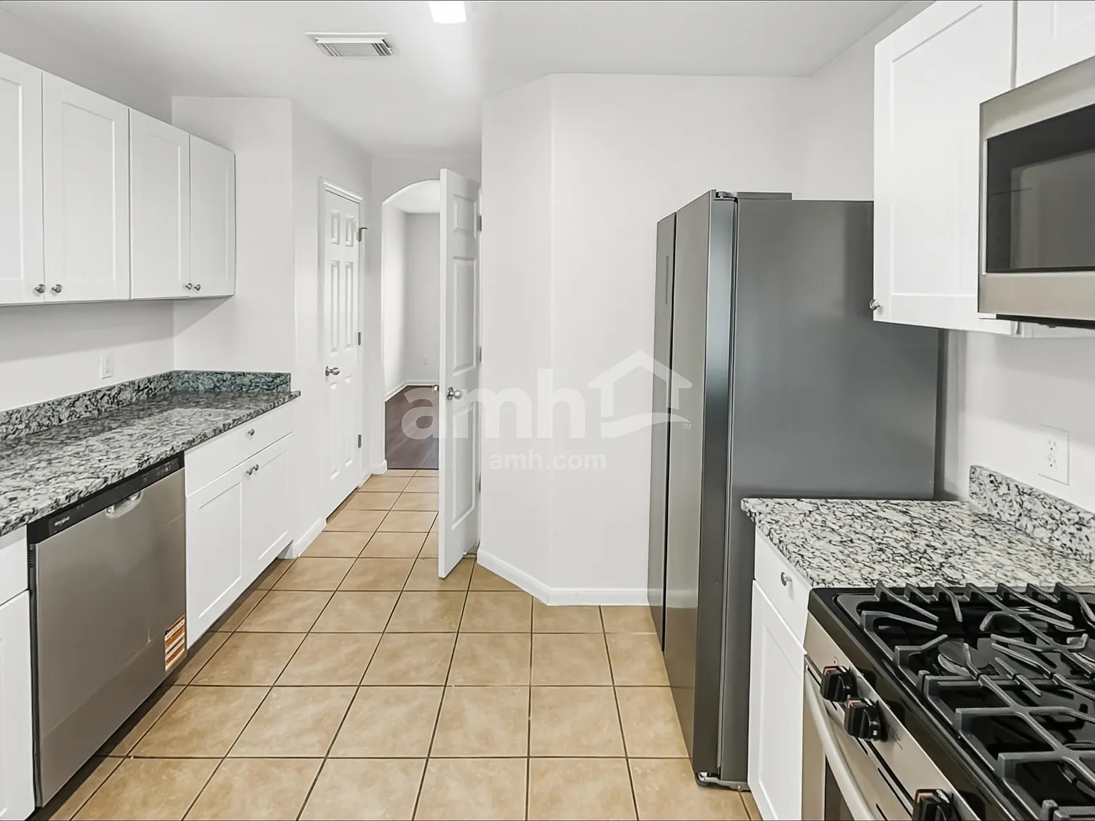 4 bed, 2.5 bath, 2226 sqft, $2,140 — Photo 4