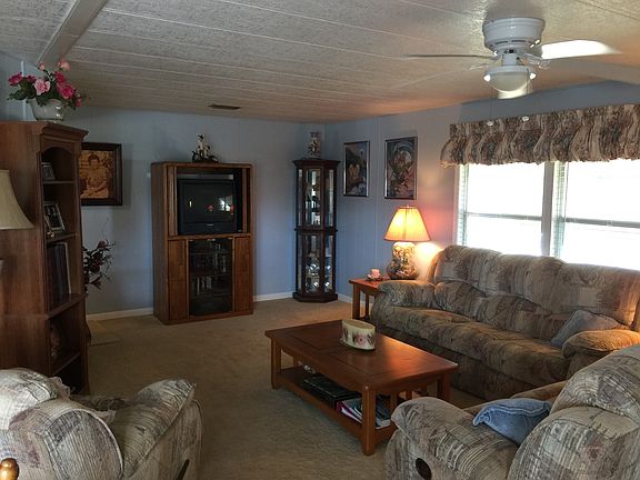 4th image of 301 NE Moonstone Dr