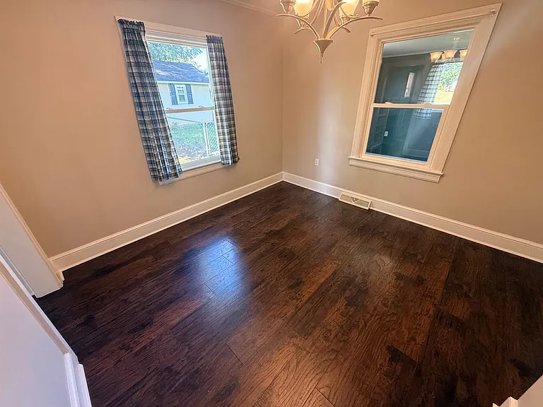 211 Hagan St — Photo 16