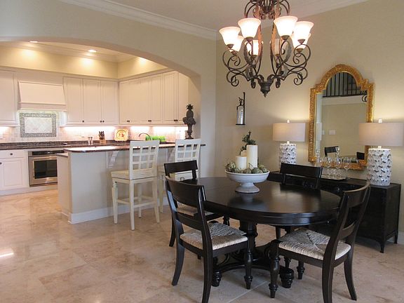Dining room/kitchen 