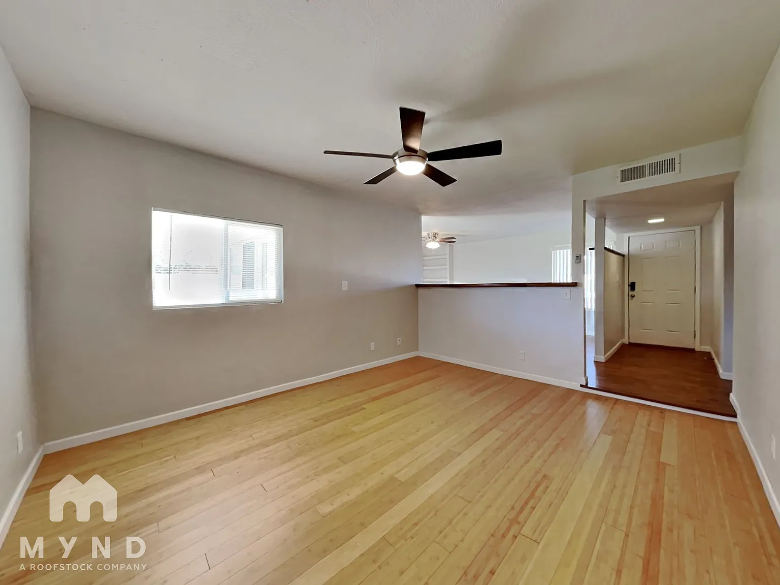 3 bed, 2.0 bath, 1417 sqft, $2,015 — Photo 3