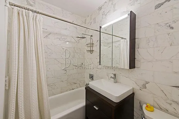 Rented by Bouklis Group | media 9