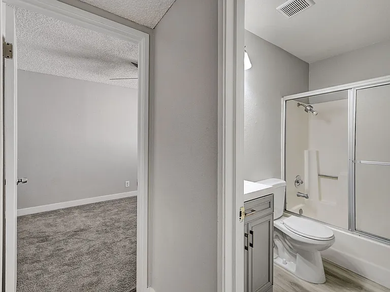 1305 Kari Lee Ct — Photo 26