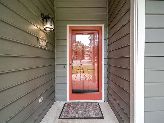 3rd image of 5016 Rolling Meadows Dr