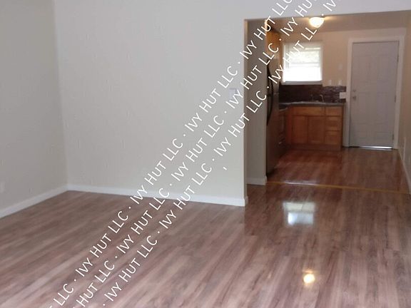 4th image of 1011 S Kent Des Moines Rd APT 3