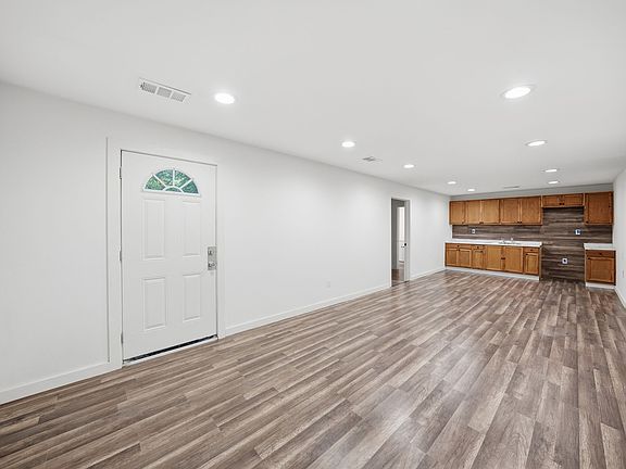 4th image of 1103 Bell Dr