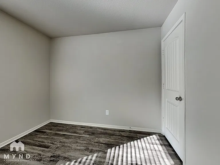 9207 Pleasant Valley Dr — Photo 7