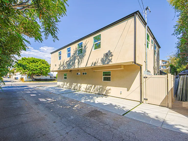 13708 Collins St — Photo 19