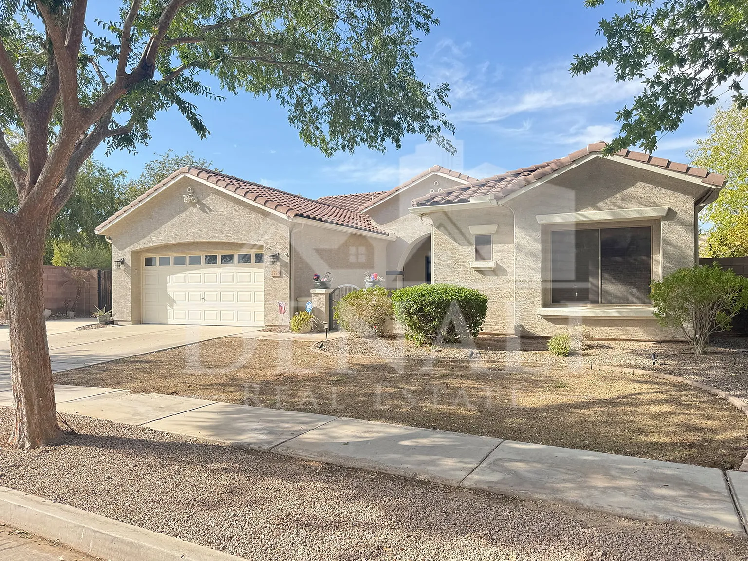 4 bed, 2.0 bath, 2348 sqft, $2,695 — Photo 2