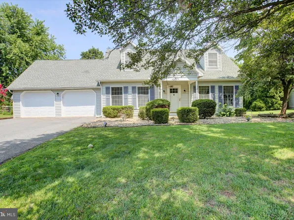 768 Franklin Square Dr, Chambersburg, PA 17201