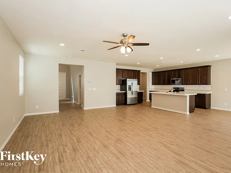 4730 Challenger St — Photo 4