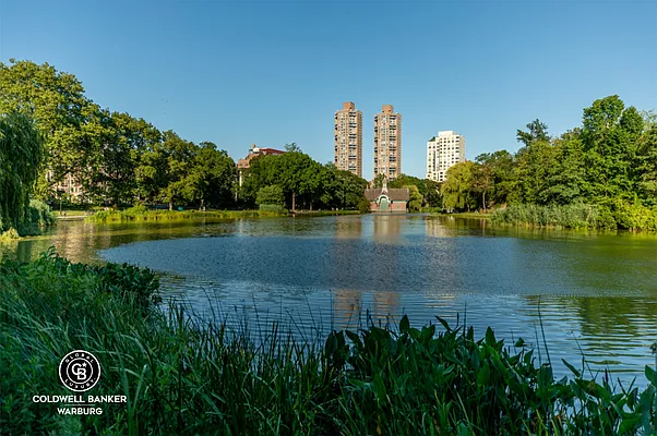 Rented by Coldwell Banker Warburg | media 5