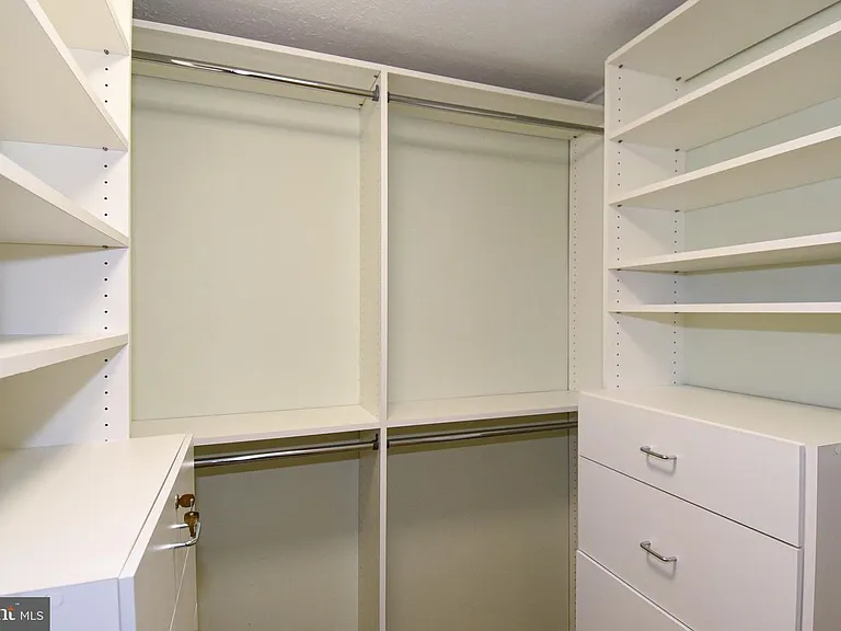 4037 Broadwire Dr — Photo 31