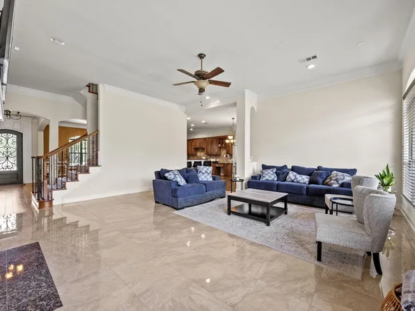 804 Bentwater Pkwy, Grand Prairie, TX 75104