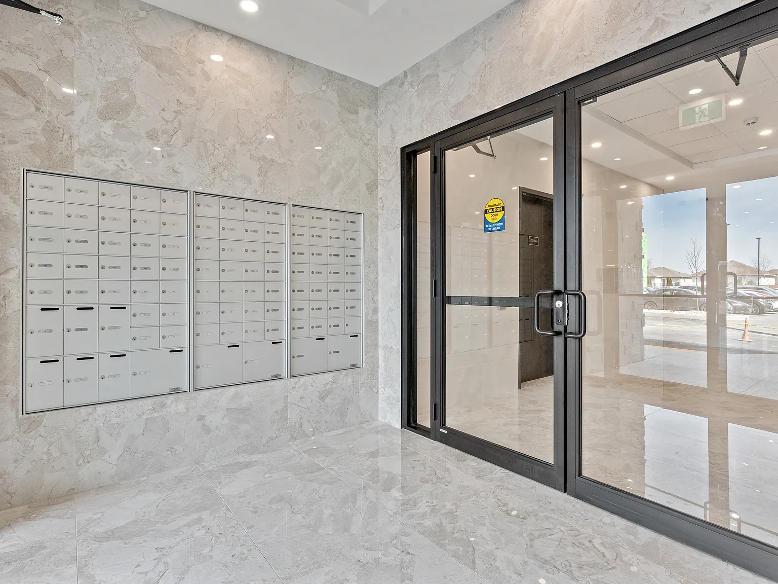 1 bed, 902 sqft, $2,095 — Photo 2