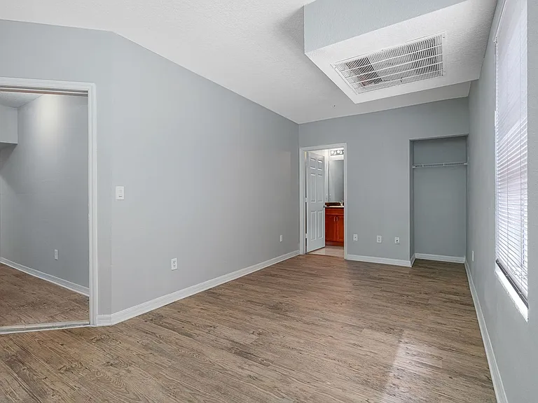 Tampa Commons — Photo 20