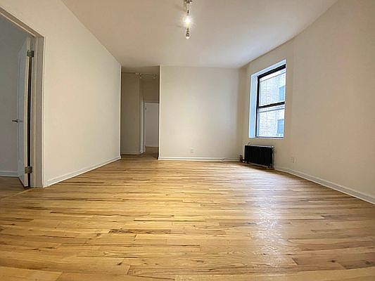 3rd image of 326 Saint Johns Pl #B8
