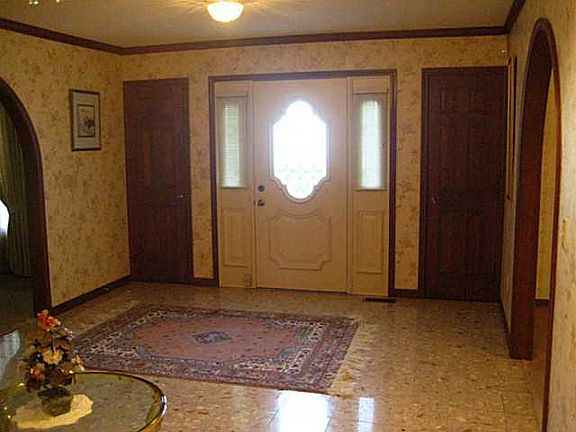 4th image of 125 Deerfield Cir
