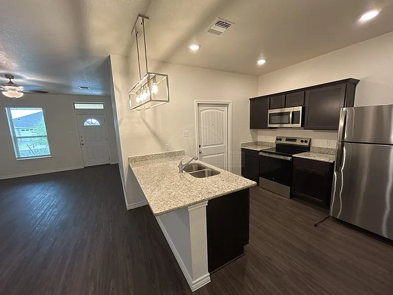 5104 Rose Garden Loop — Photo 4