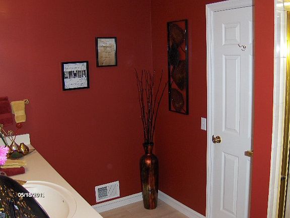 1st Floor Bathroom