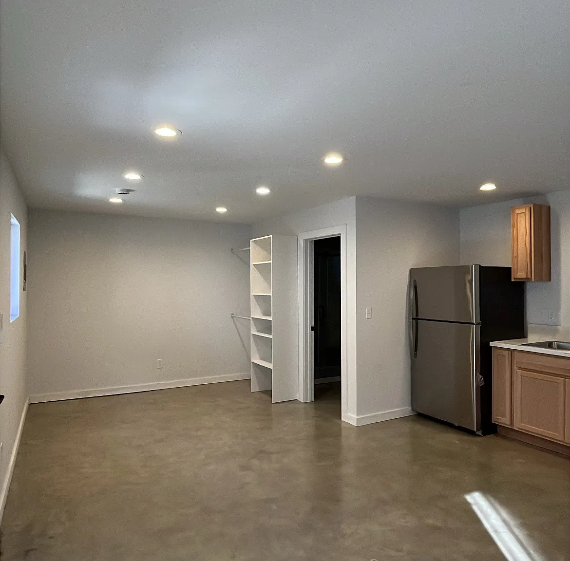 216 N Burlington Ave — Photo 3