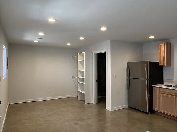 3rd image of 216 N Burlington Ave #3/4