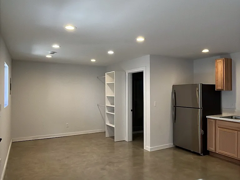 216 N Burlington Ave #3/4 — Photo 3