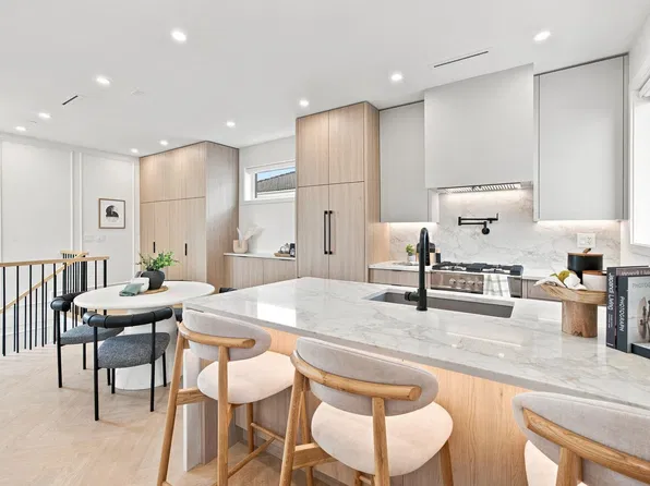646 E 23rd Ave, Vancouver, BC V5V 1X8