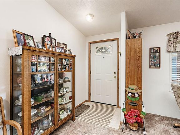 2nd image of 90 Vista Dr