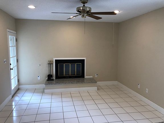 4th image of 3520 Seaford Ln