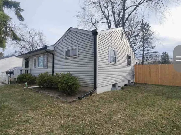 2729 Illini Rd, Waukegan, IL 60087
