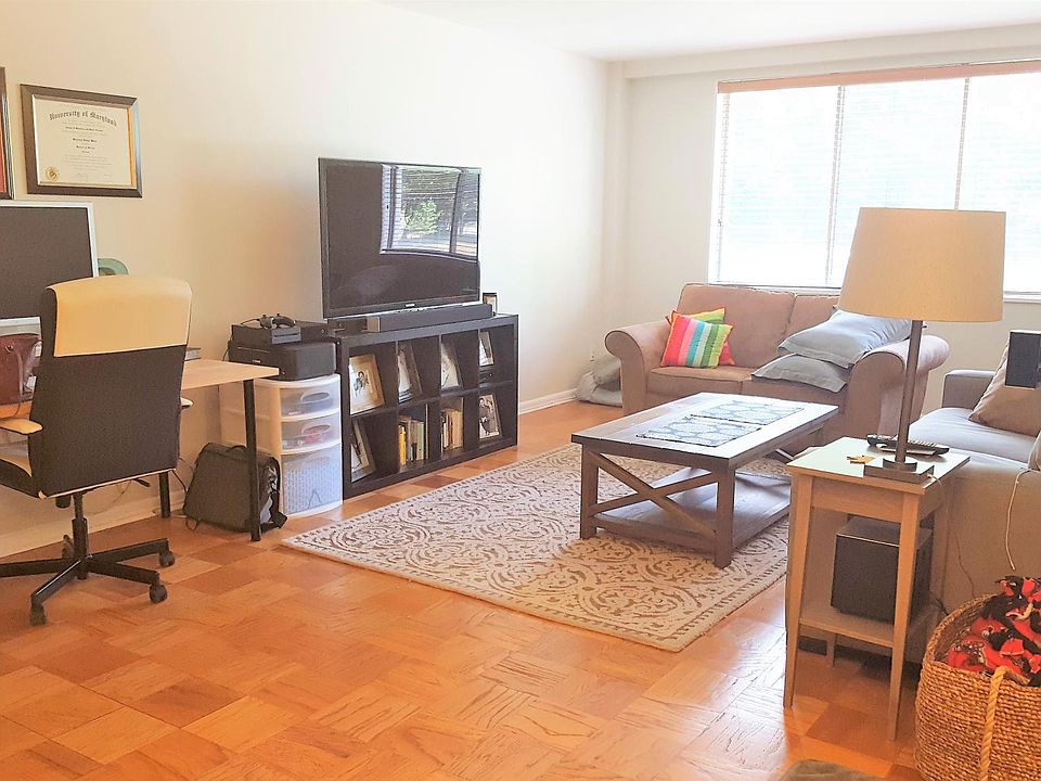 Well-lit and roomy living area with space for a work-desk to WFH