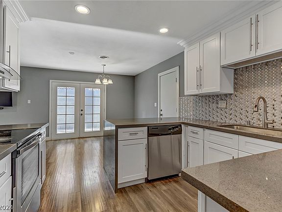 2nd image of 709 Artie St