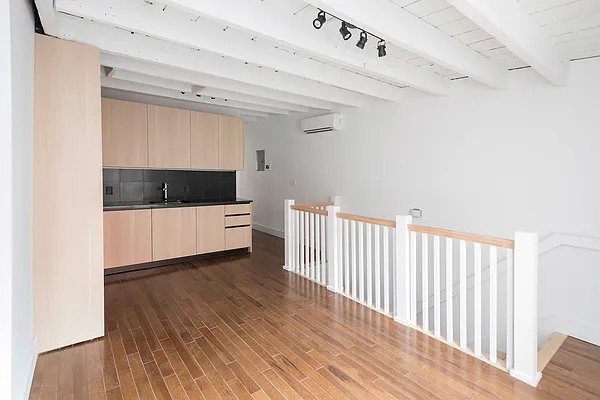 Rented by Michal Kuras, LREB | media 42