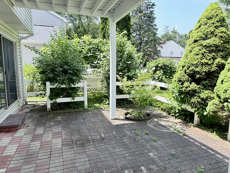 10 Mayflower Rd — Photo 22