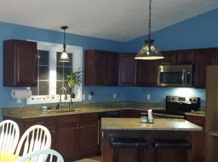11 Dee Dee Dr, Sandown, NH 03873