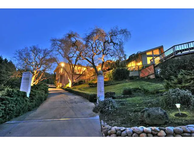 7099 Royal Ridge Dr photo 1