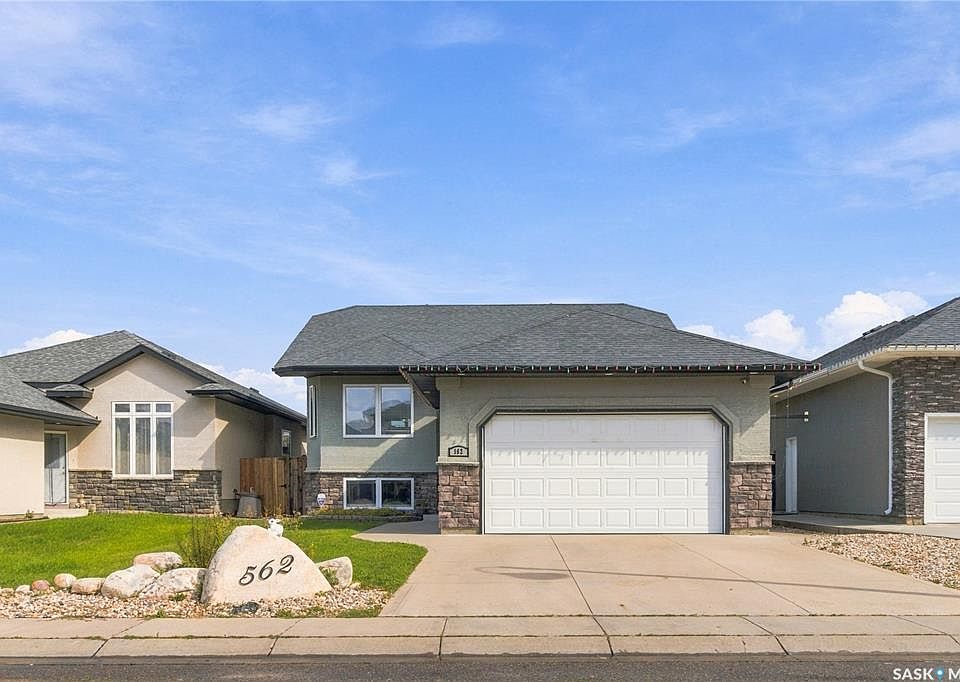1st image of 562 Rempel MANOR