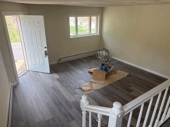 523 Cubbage St APT 2, Carnegie, PA 15106