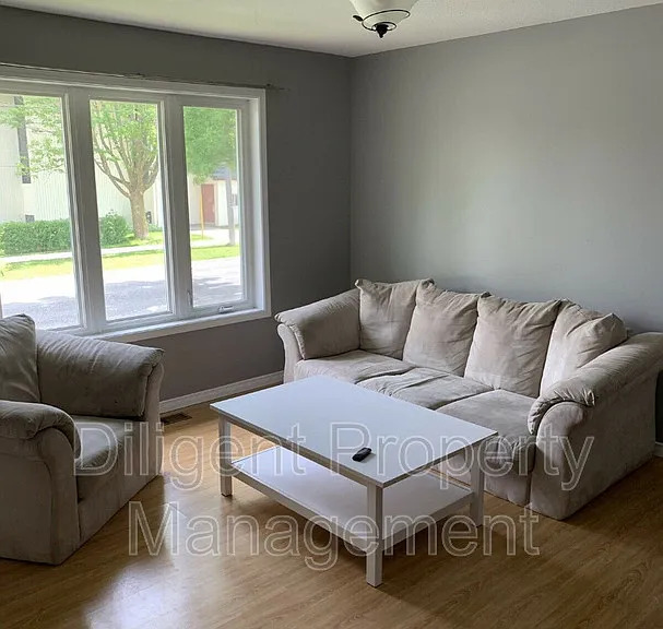 588 Howden St #6 — Photo 17