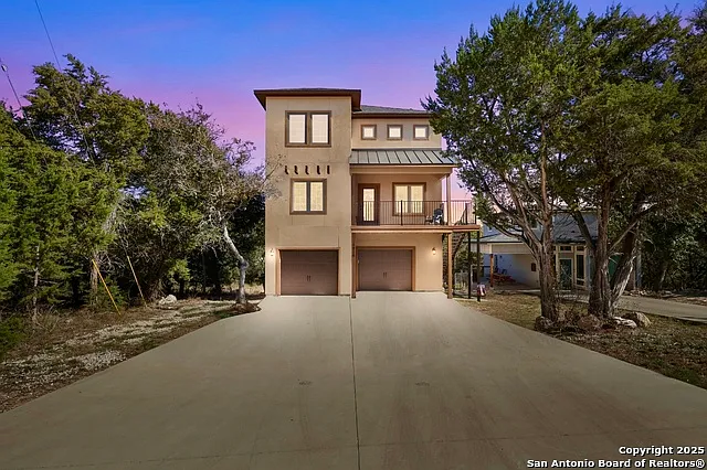 1216 Canyon Lake Dr