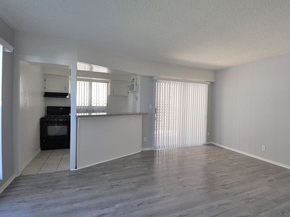 4th image of 5939 Cedros Ave APT A