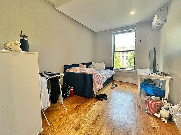 4th image of 246 Sullivan Pl #C4
