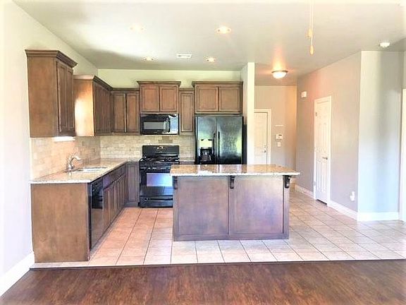 5th image of 17620 Hampton Park Dr #A