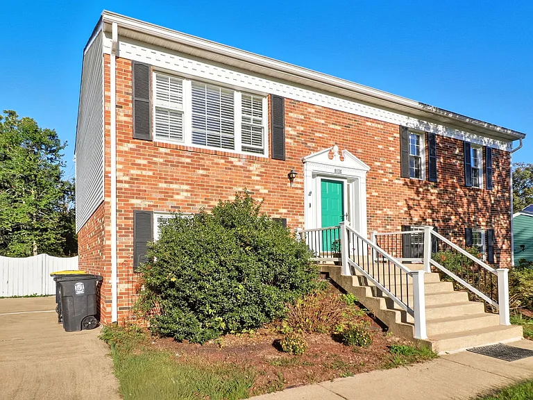 8136 Comet Dr — Photo 1