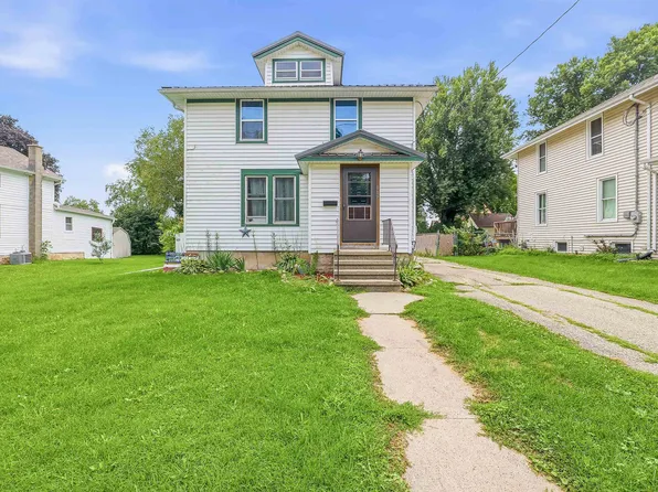 117 W Burnett St, Beaver Dam, WI 53916