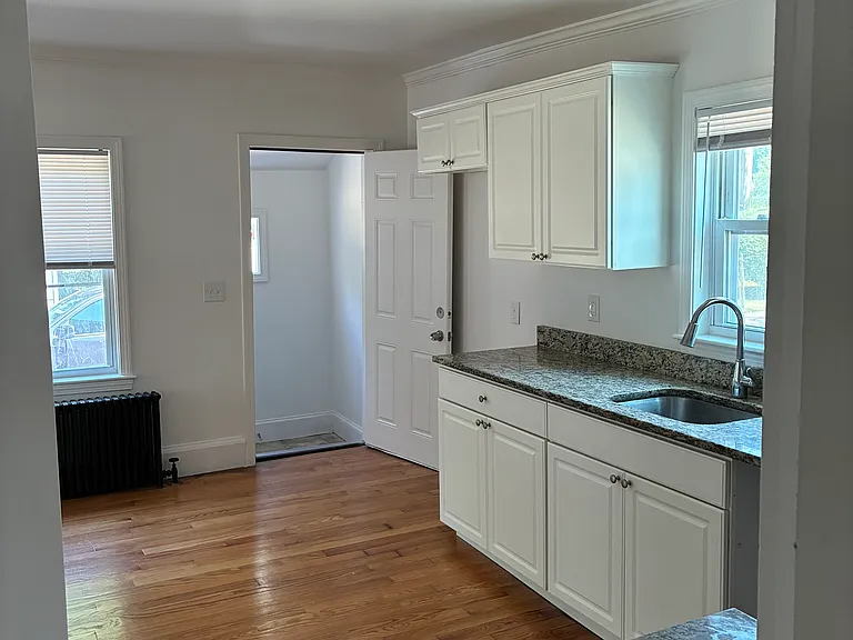 296 Park St — Photo 8