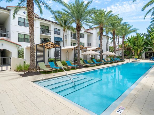 290 Courtney Lakes Cir #9-101