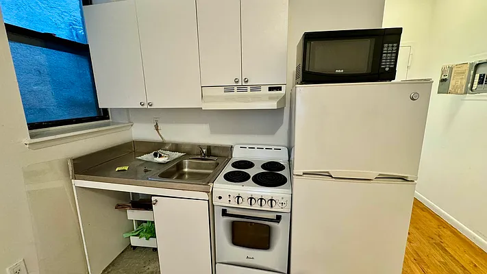 Rented by HOLTON REAL ESTATE INC. | media 3