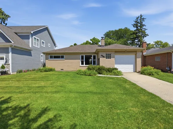 13 S School St, Mount Prospect, IL 60056